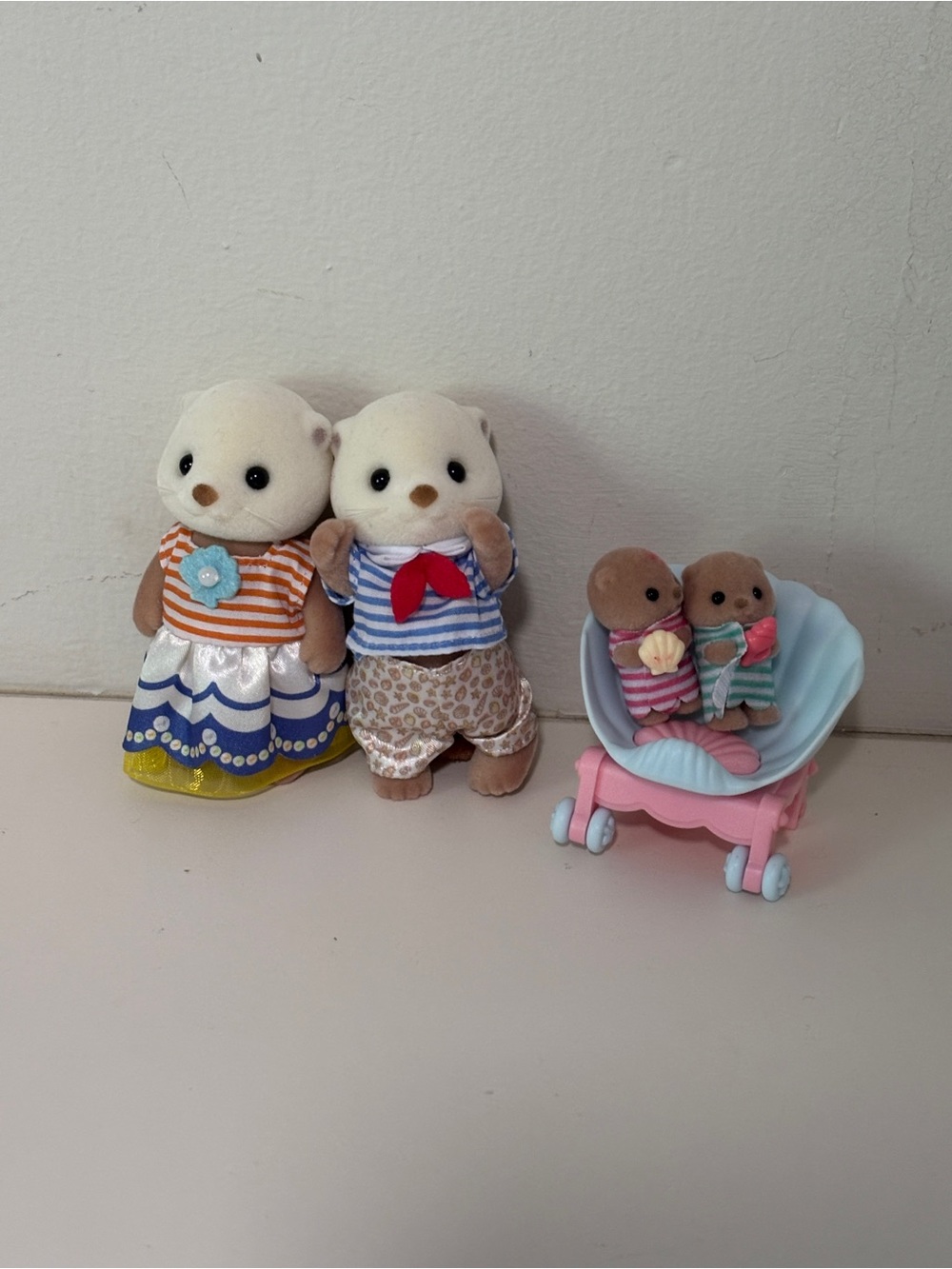Plush Otter Family Playset - Beige and Brown Dolls with Blue & Pink Accessories